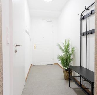 Rudolfsheim-Funfhaus Apartment | New City Studio near Schönbrunn Palace & Metro U3