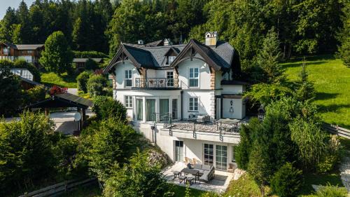 Altaussee Villa | Villa Victoria by Landluft