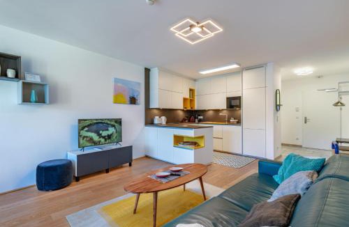 Annenheim Apartment | Apartment Top 5 Alpe maritima Seeblick-Bergkulisse by Interhome