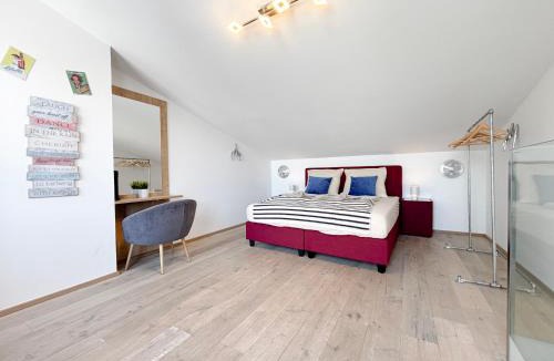 Favoriten House | Hideout Villas, 3 Bedrooms, free parking, garden area, terrace