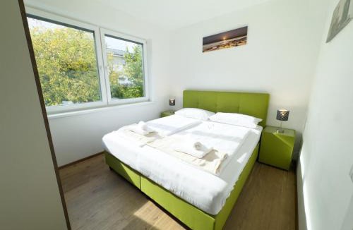 Favoriten House | Hideout Villas, 3 Bedrooms, free parking, garden area, terrace