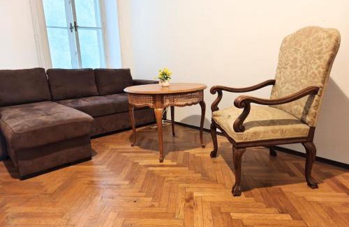 Hernals Apartment | Antique photo apartment 5 minutes in the center of Vienna