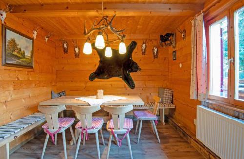 Fuegenberg Apartment | Chalet in Hochfügen near Ski Slopes