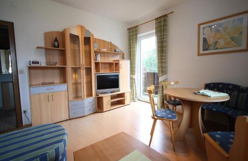 Krispl Apartment | Scenic Apartment in Krispl Salzburg with Swimming Pool