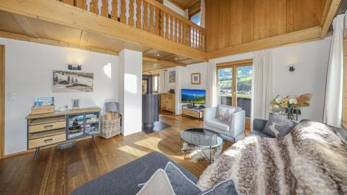 Kitzbuehel Ski Chalet | Chalet Moralee mit Whirlpool in Kitzbühel by ONE VILLAS