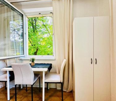 Floridsdorf Apartment | Spacious Villa with Garden near Danube For 16 Guests
