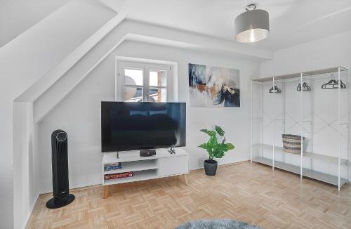 Graz City Centre Apartment | Spacious Quiet Family Suite - 2BR & Free Parking in Altstadt by HERO HOMES Graz