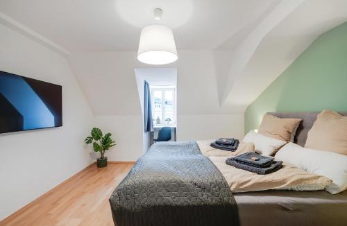 Graz City Centre Apartment | Schlossberg Panorama Suite - 3BR & Free Parking in Altstadt by HERO HOMES Graz