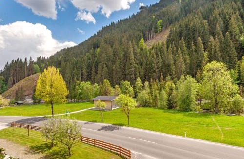 Saalbach Apartment | Ravishing Apartment in Saalbach with Sauna near Ski Slopes