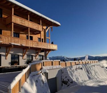 Zell am See Bed & Breakfast | GLOCKNERALM - HIKING- and SKIHOTEL exklusively accessible by cable car
