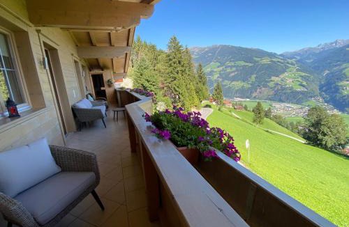 Zellbergeben Apartment | Ferienhaus Zillertal Panorama Blick Balkon Sauna