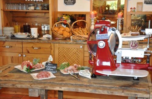Loipersdorf bei Fuerstenfeld Bed & Breakfast | Gmiatliche Stubm