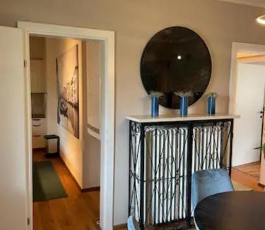 Riedenburg Apartment | Großzügiges, charmantes Appartement in Salzburg by Fiorentino