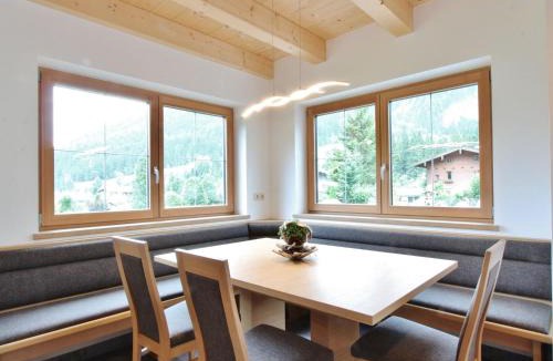Wald im Pinzgau House | Boutique Holiday Home in Wald in Pinzgau with Garden