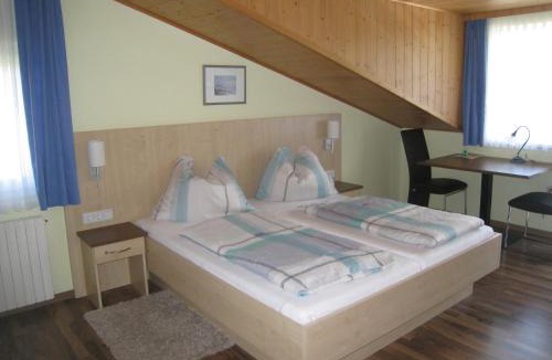 Strass im Attergau House | Gasthof Strobl Waldfrieden Garni