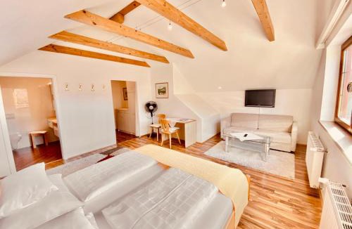 Krast Hotel | Gasthof zum Moosmann - Familie Pachernigg