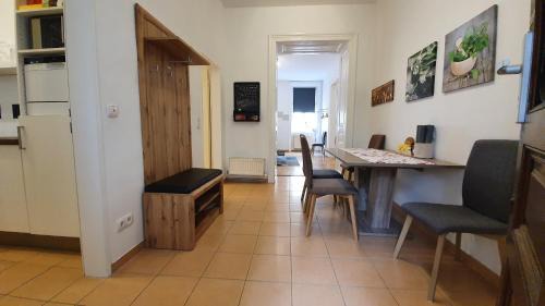 Schottenfeld Apartment | Gorgeous Viennese Apartment 10 min to City Center