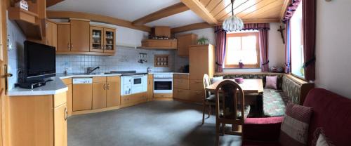 Goldegg Apartment | Biobergbauernhof Bergzeit Apartment in Goldegg