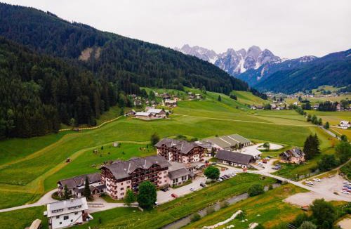 Gosau Apartment | Escape 18 - Pool & Sauna - 10 min to Hallstatt