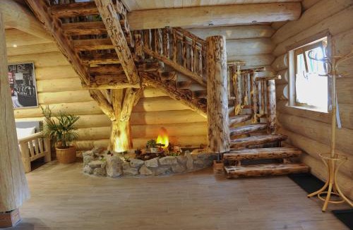 Hallstatt House | C.T.N. Loghouse