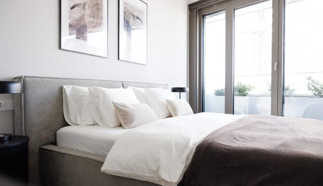 Skyline Suite - Danube-View Balcony&Pool