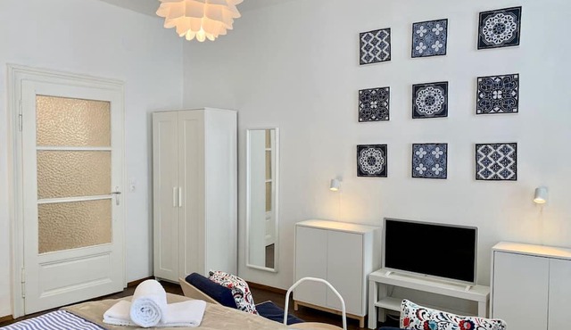 Apartment Top 2 mit Doppelbett im Wohnraum