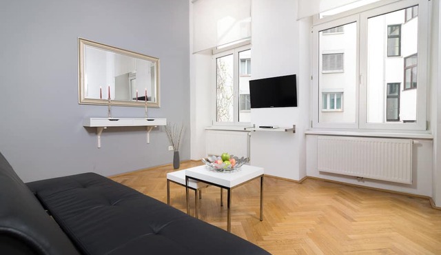 45 m2, Newly renovated, quiet, 3 min Walking distance to Historical Center