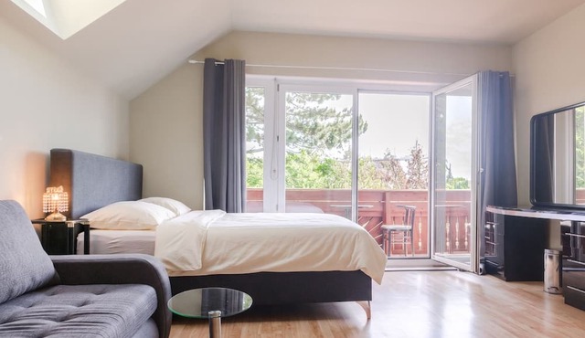 Cozy Room With Shared Garden Access