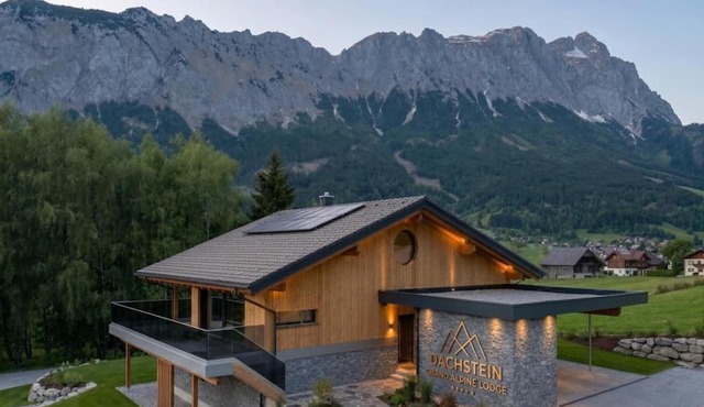 Luxury lodge between top ski resorts with sauna