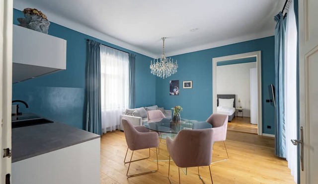 Roksoxhome Designer Boutique Apartment