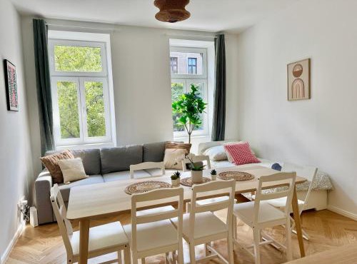 Stylish Apartment with Balcony near Center in Vienna