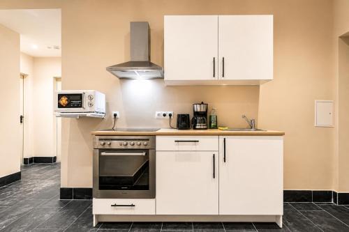 4-BR Apt, Ideal for Groups, 6-Min to Stadthalle