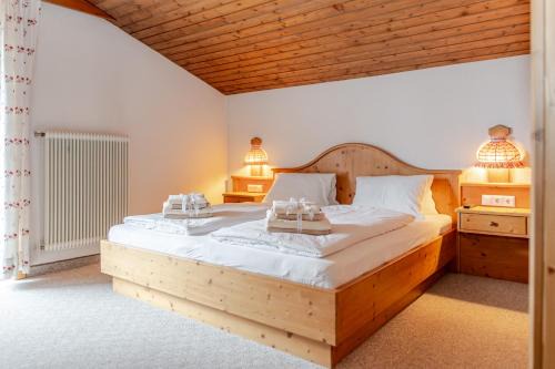 Ferienhaus Alpenblick, ganzes Ferienhaus, 5 Zi, 4 Bäder, gratis Parkplatz, Sonnenterrasse