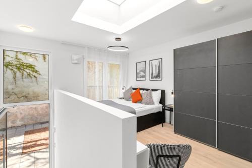 Modern Retreat with AC - 15 min to City Center