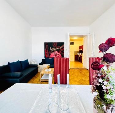 Comfortable 1BR & 1 LR Apt, 7 min Westbahnhof