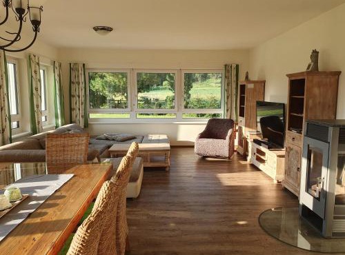 quiet and central Luxury Villa "Juwel " with Sauna in a beautiful valley