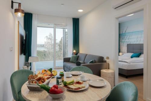 Lakeview Apartment