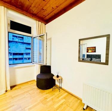 Comfortable 4BR Apt for 12 Close to FAC Platz