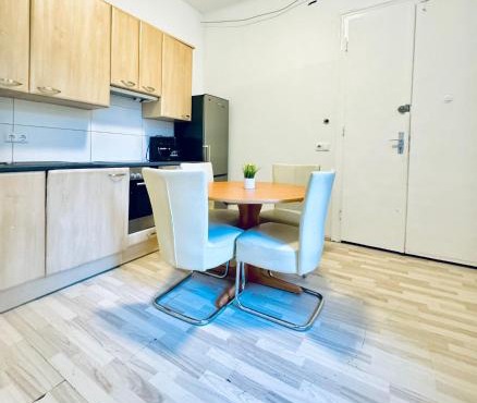 Modern 3BR Apartment Near FAC Platz, 10-Min Walk