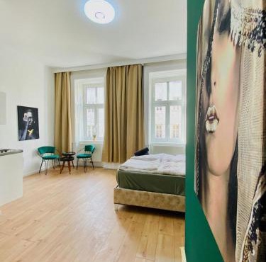 Budget 8BR Apartment with Terrace for 16 Guests