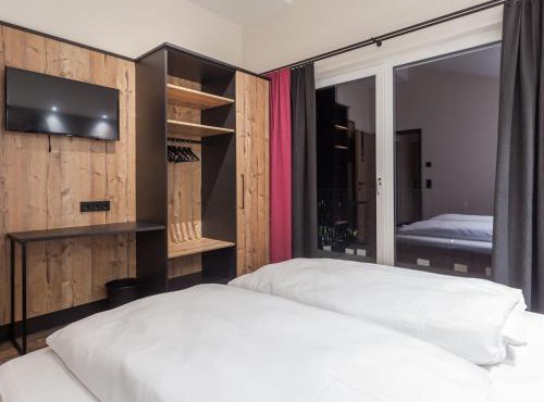 Luxury Chalet Gaschurn near Ski Lift